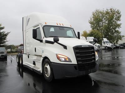 Used 2021 Freightliner Cascadia Detroit DD15AT Semi Truck with Sleeper Cab for sale #344898 - photo 1