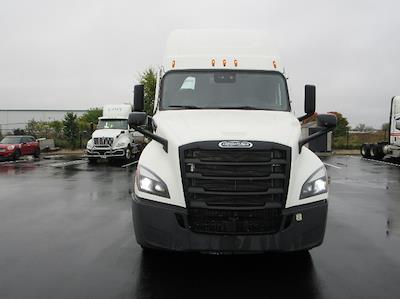 Used 2021 Freightliner Cascadia Detroit DD15AT Semi Truck with Sleeper Cab for sale #344898 - photo 2