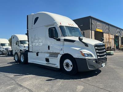 Used 2021 Freightliner Cascadia Detroit DD15AT Semi Truck with Sleeper Cab for sale #344904 - photo 1