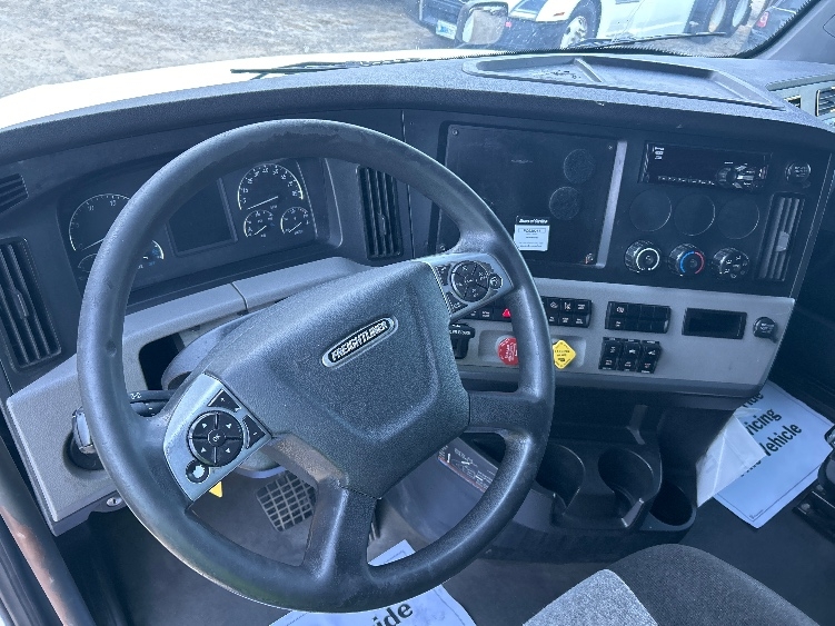 Used 2021 Freightliner Cascadia - photo 12