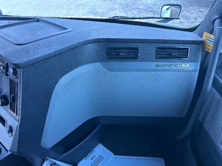 Used 2021 Freightliner Cascadia - photo 16
