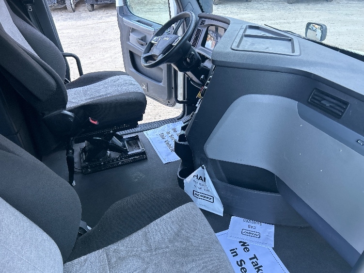 Used 2021 Freightliner Cascadia - photo 17