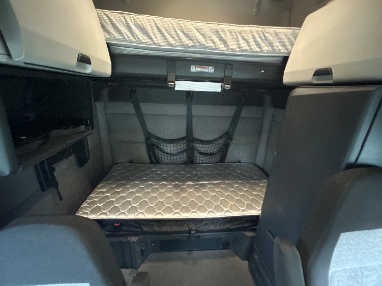 Used 2021 Freightliner Cascadia - photo 18
