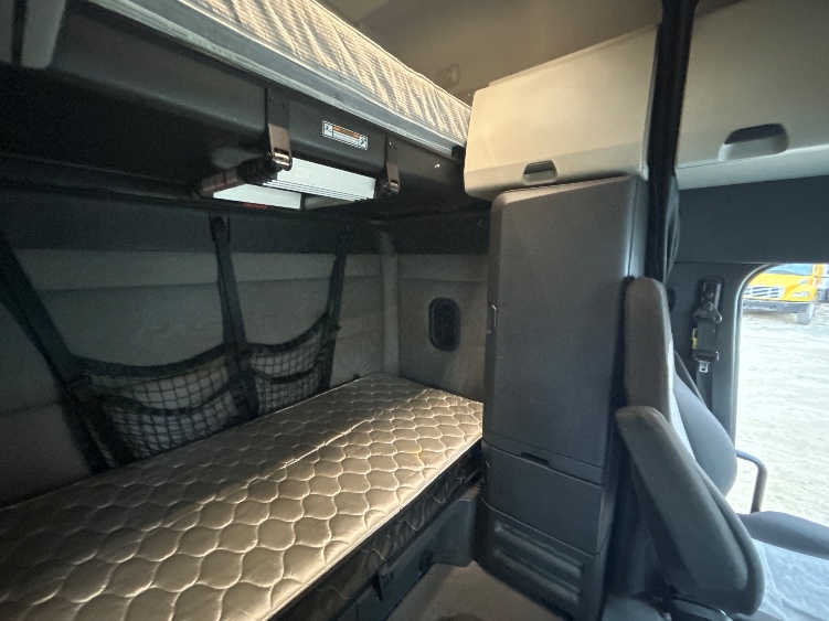 Used 2021 Freightliner Cascadia - photo 20