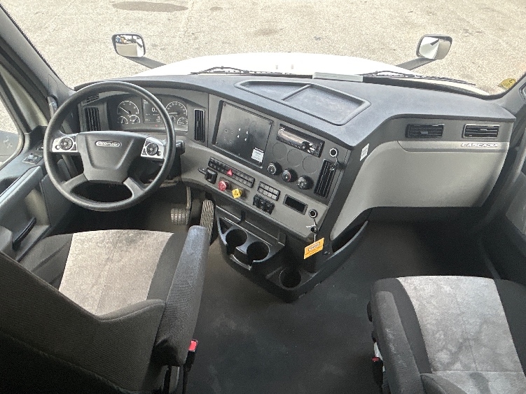 Used 2021 Freightliner Cascadia - photo 14