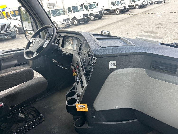 Used 2021 Freightliner Cascadia - photo 17