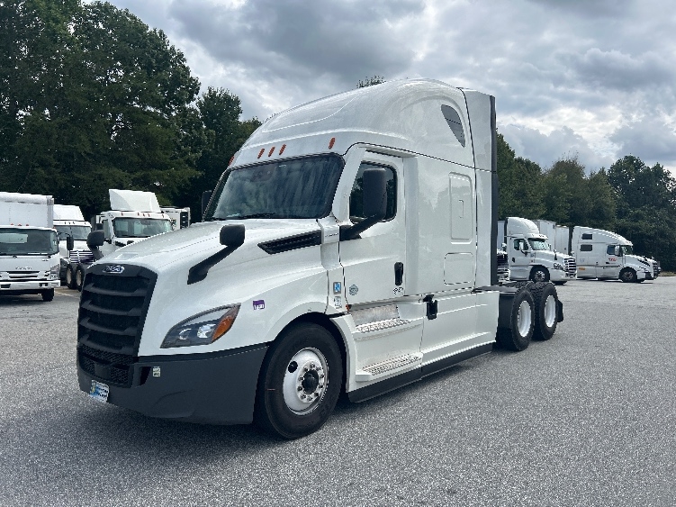 Used 2021 Freightliner Cascadia - photo 5