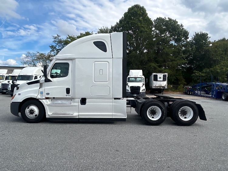 Used 2021 Freightliner Cascadia - photo 6