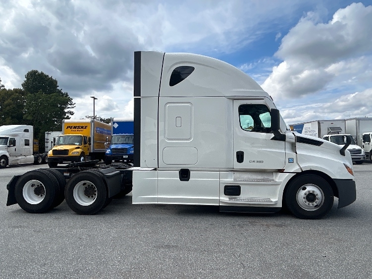 Used 2021 Freightliner Cascadia - photo 10
