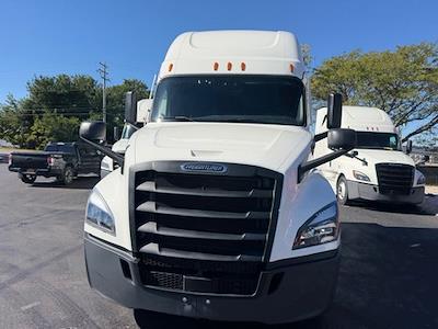 Used 2021 Freightliner Cascadia Detroit DD15AT Semi Truck with Sleeper Cab for sale #344939 - photo 2