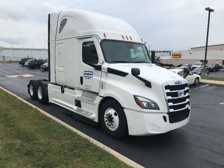 Used 2021 Freightliner Cascadia - photo 1
