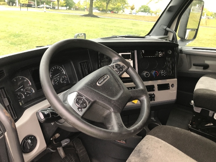 Used 2021 Freightliner Cascadia - photo 12