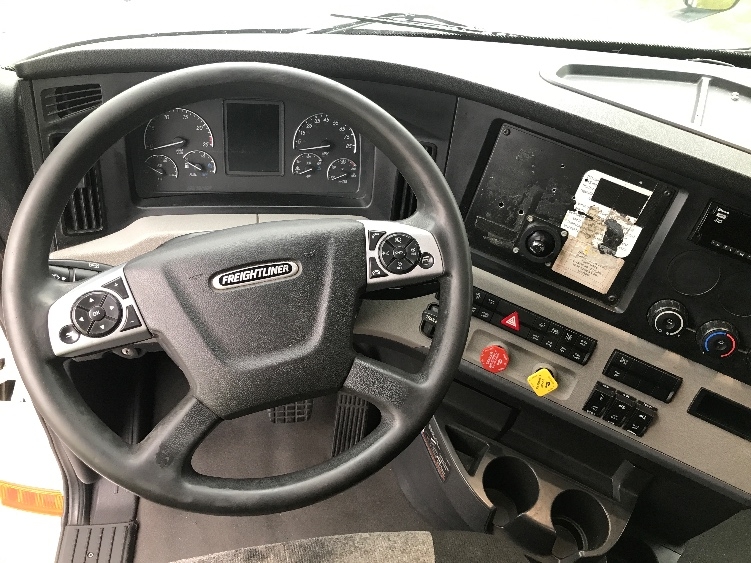 Used 2021 Freightliner Cascadia - photo 13