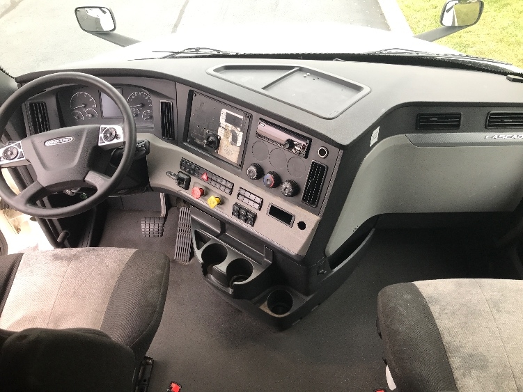 Used 2021 Freightliner Cascadia - photo 14
