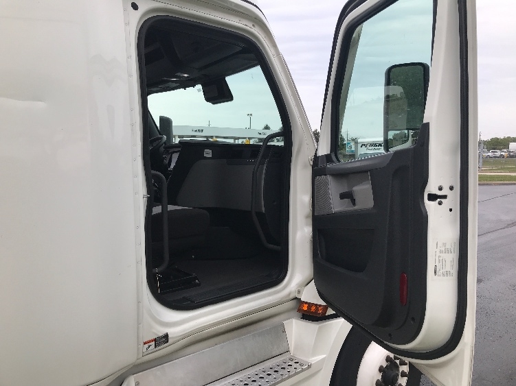 Used 2021 Freightliner Cascadia - photo 15