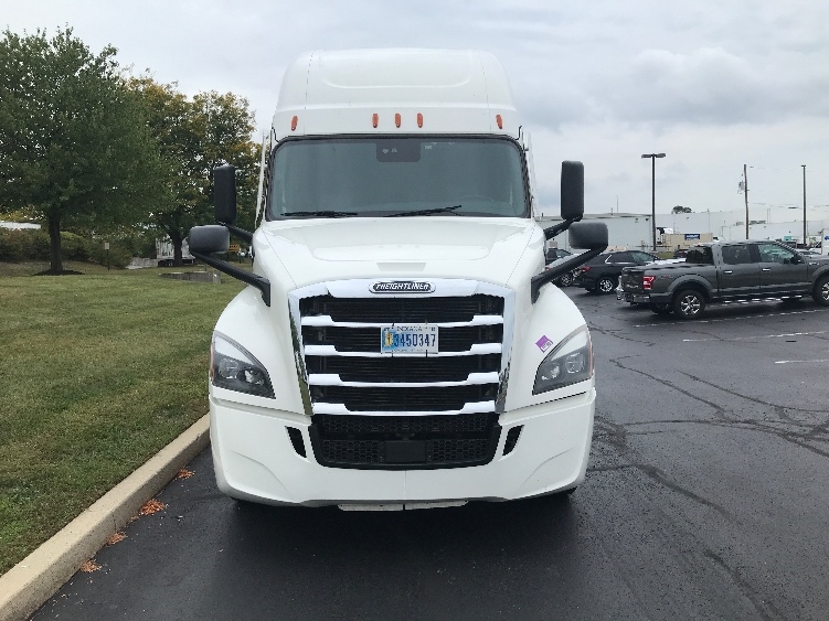 Used 2021 Freightliner Cascadia - photo 2