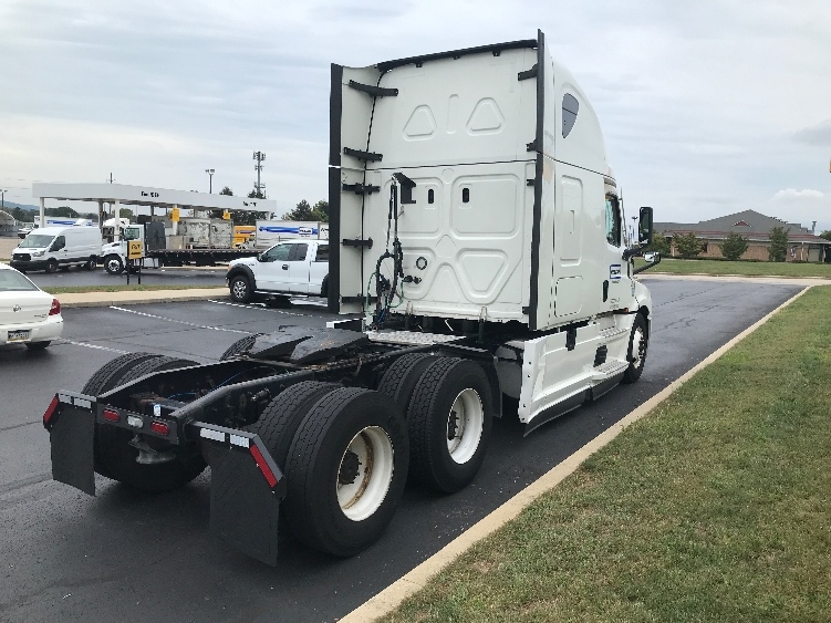 Used 2021 Freightliner Cascadia - photo 9