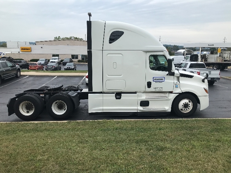 Used 2021 Freightliner Cascadia - photo 10