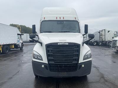 Used 2021 Freightliner Cascadia Detroit DD15AT Semi Truck with Sleeper Cab for sale #344952 - photo 2