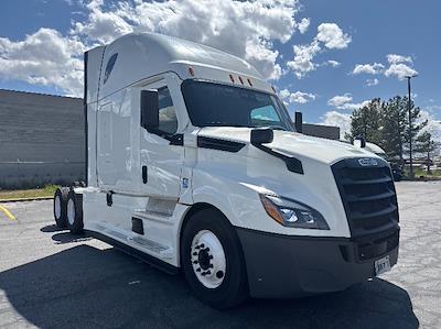 Used 2021 Freightliner Cascadia Detroit DD15AT Semi Truck with Sleeper Cab for sale #344958 - photo 1