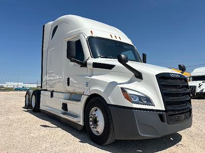 Used 2021 Freightliner Cascadia Detroit DD15AT Semi Truck with Sleeper Cab for sale #344964 - photo 1