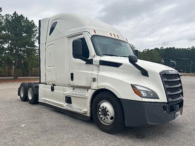 Used 2021 Freightliner Cascadia Detroit DD15AT Semi Truck with Sleeper Cab for sale #344970 - photo 1