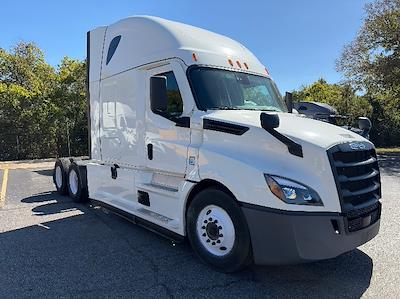 Used 2021 Freightliner Cascadia Detroit DD15AT Semi Truck with Sleeper Cab for sale #344972 - photo 1