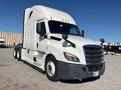 Used 2021 Freightliner Cascadia Detroit DD15AT Semi Truck with Sleeper Cab for sale #345134 - photo 1