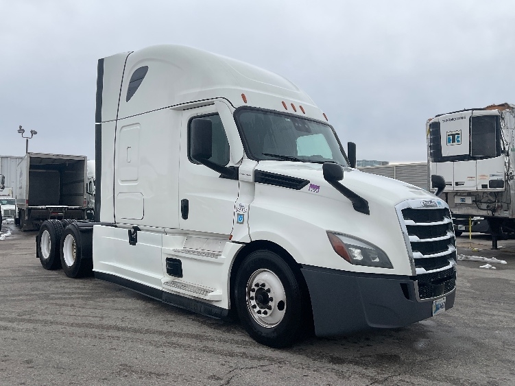 Used 2021 Freightliner Cascadia - photo 1