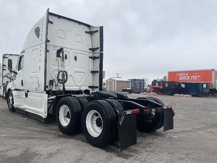 Used 2021 Freightliner Cascadia - photo 7
