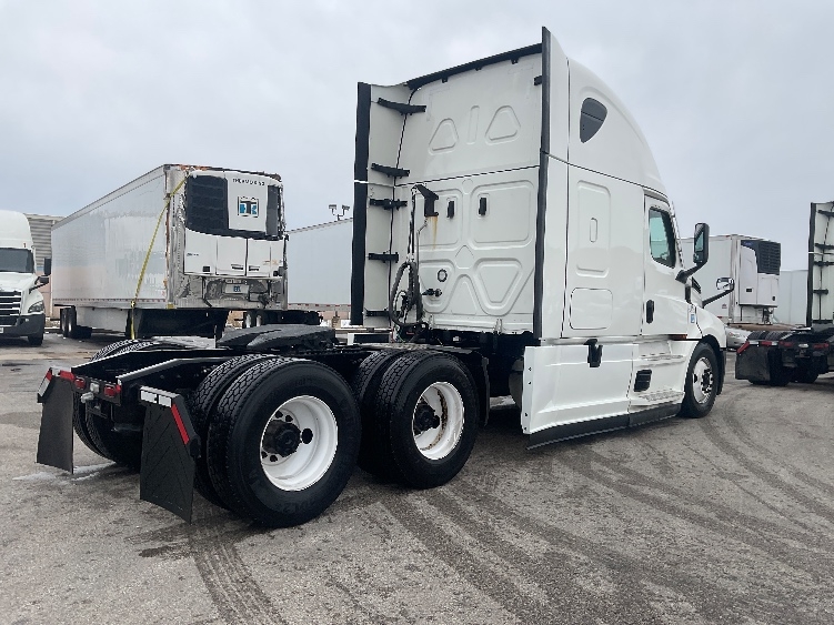 Used 2021 Freightliner Cascadia - photo 9