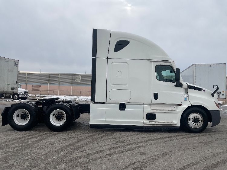 Used 2021 Freightliner Cascadia - photo 10