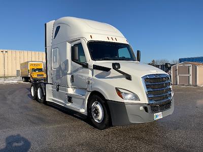Used 2021 Freightliner Cascadia Detroit DD15AT Semi Truck with Sleeper Cab for sale #345144 - photo 1