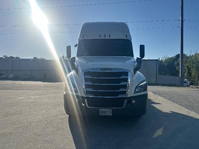 Used 2020 Freightliner Cascadia Detroit DD15AT Semi Truck with Sleeper Cab for sale #348589 - photo 2
