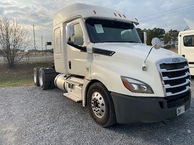 Used 2020 Freightliner Cascadia - photo 1