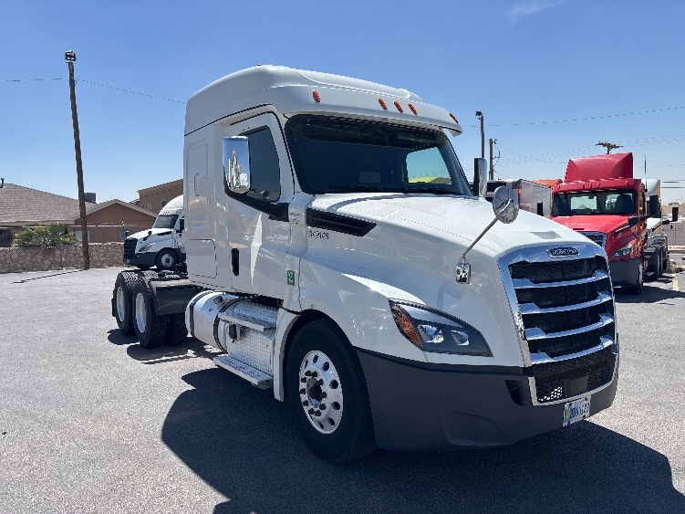 Used 2020 Freightliner Cascadia - photo 1