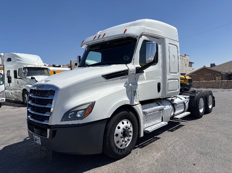 Used 2020 Freightliner Cascadia - photo 5