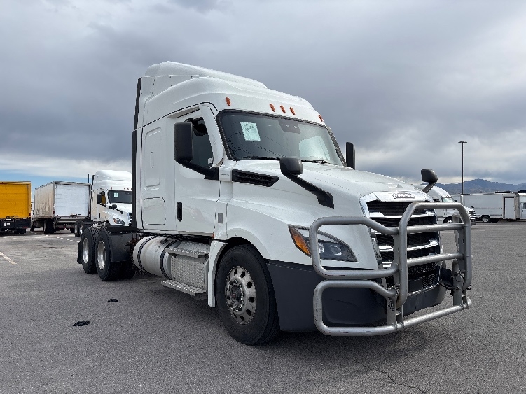 Used 2021 Freightliner Cascadia - photo 1