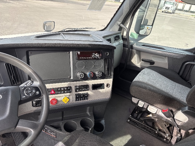 Used 2021 Freightliner Cascadia - photo 12