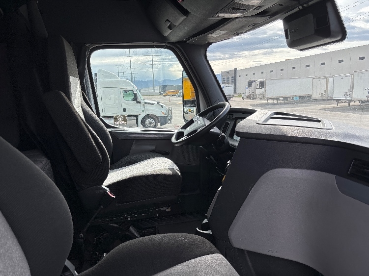 Used 2021 Freightliner Cascadia - photo 17