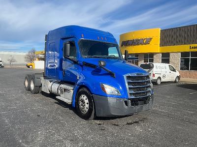 Used 2020 Freightliner Cascadia Detroit DD15AT Semi Truck with Sleeper Cab for sale #349902 - photo 1