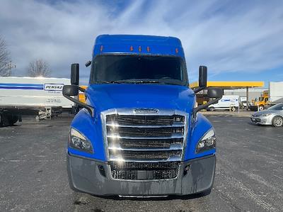 Used 2020 Freightliner Cascadia Detroit DD15AT Semi Truck with Sleeper Cab for sale #349902 - photo 2