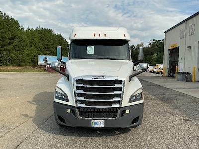 Used 2020 Freightliner Cascadia Detroit DD15AT Semi Truck with Sleeper Cab for sale #350015 - photo 2