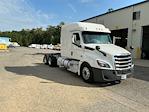 Used 2020 Freightliner Cascadia Detroit DD15AT Semi Truck with Sleeper Cab for sale #350018 - photo 1