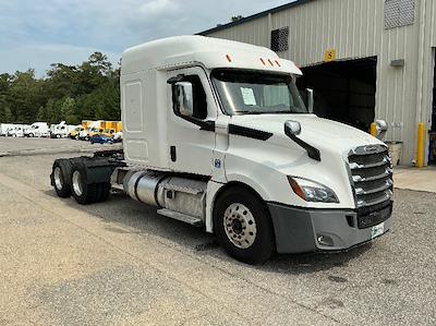 Used 2020 Freightliner Cascadia Detroit DD15AT Semi Truck with Sleeper Cab for sale #350019 - photo 1
