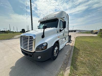 Used 2020 Freightliner Cascadia Detroit DD13 Semi Truck with Sleeper Cab for sale #350028 - photo 1