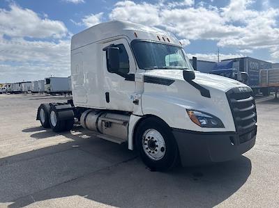 Used 2020 Freightliner Cascadia - photo 1