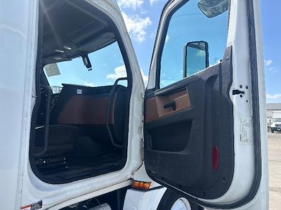 Used 2020 Freightliner Cascadia - photo 1