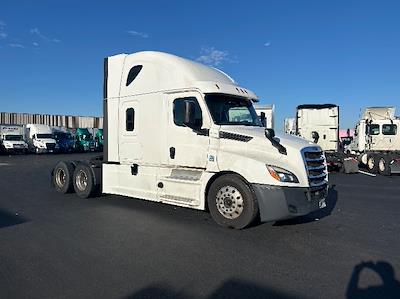 Used 2020 Freightliner Cascadia Detroit DD15AT Semi Truck with Sleeper Cab for sale #351738 - photo 1