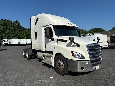 Used 2020 Freightliner Cascadia Detroit DD15AT Semi Truck with Sleeper Cab for sale #351744 - photo 1
